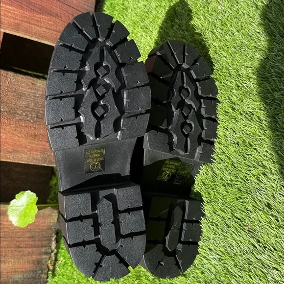 Black Chelsea Platform Boots - Women's Chunky Ankle Boot - Picture 8 of 9